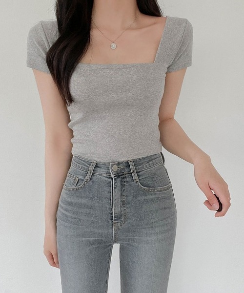 NANING9（ナンニング）の「SONYUNARA モダンスクエアネック半袖Tシャツ（Tシャツ/カットソー・レディース・ブラック/グレー・FREE）」の3枚目の写真