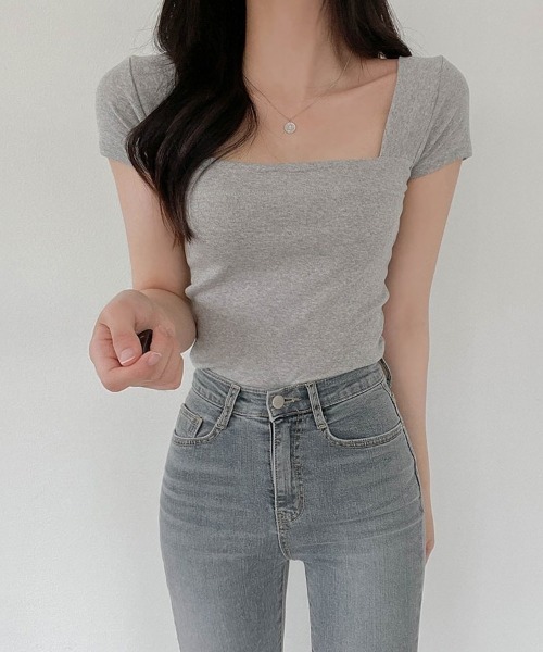 NANING9（ナンニング）の「SONYUNARA モダンスクエアネック半袖Tシャツ（Tシャツ/カットソー・レディース・ブラック/グレー・FREE）」の5枚目の写真