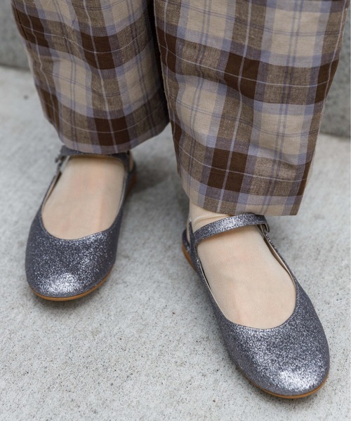 flower(フラワー)の「スパークルストラップバレエパンプス(パンプス・レディース・グレー/シルバー/ゴールド・6/7/8)」の7枚目の写真