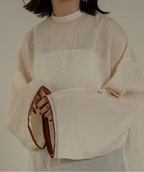 lawgy（ラウジー）の「airy high neck blouse（シャツ/ブラウス・レディース・ホワイト/ブラウン/グレー・FREE）」の2枚目の写真