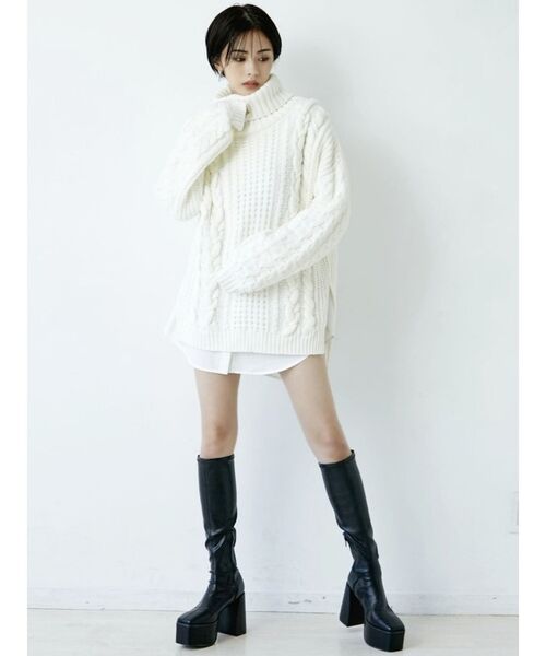 GYDA(ジェイダ)の「シャツアンサンブルタートルケーブルニット トップス(ニット/セーター・レディース・チャコールグレー/ベージュ/オフホワイト・FREE)」の4枚目の写真