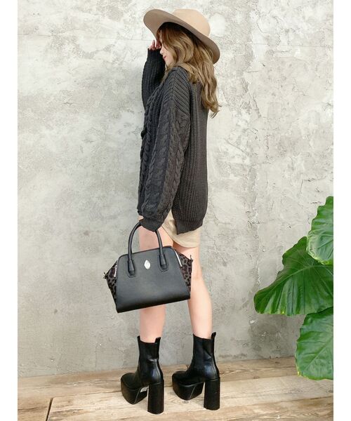 GYDA(ジェイダ)の「シャツアンサンブルタートルケーブルニット トップス(ニット/セーター・レディース・チャコールグレー/ベージュ/オフホワイト・FREE)」の13枚目の写真