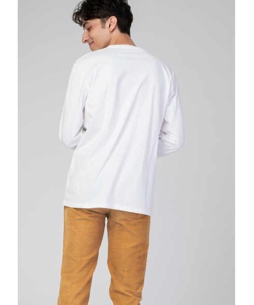 Design Tshirts Store graniph（デザイン　ティーシャツ　ストア　グラニフ）の「スレットレッドパンダ｜長袖Tシャツ（Tシャツ/カットソー・メンズ・ホワイト・SMALL/MEDIUM/LARGE/X-LARGE/X-SMALL）」の6枚目の写真