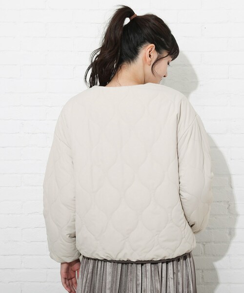 Cutie Blonde（キューティーブロンド）の「◆【S-LL/リバーシブル】エコファーキルトジャケット（ブルゾン・レディース・ブラック/カーキ/ナチュラル/ベージュ・01/02/03/04）」の19枚目の写真