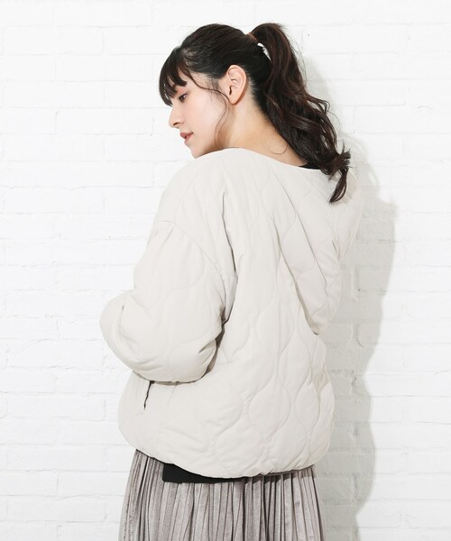 Cutie Blonde（キューティーブロンド）の「◆【S-LL/リバーシブル】エコファーキルトジャケット（ブルゾン・レディース・ブラック/カーキ/ナチュラル/ベージュ・01/02/03/04）」の15枚目の写真