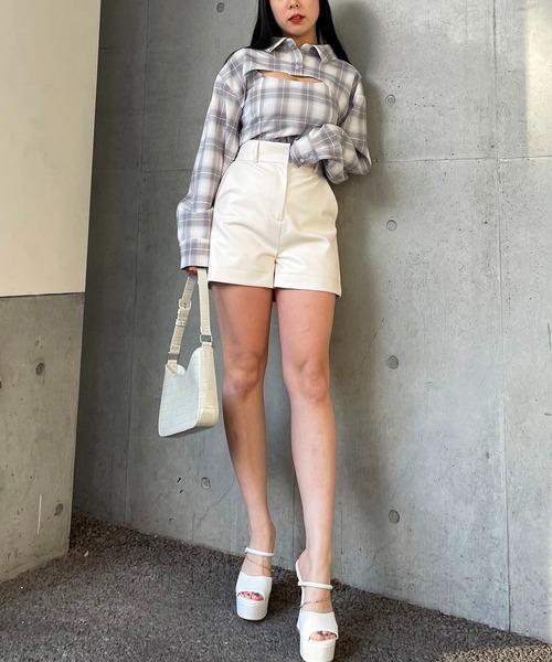 SPIRALGIRL（スパイラルガール）の「ハイウエスト合皮ショートパンツ（その他パンツ・レディース・ブラック/ブラウン/オフホワイト・FREE）」の21枚目の写真