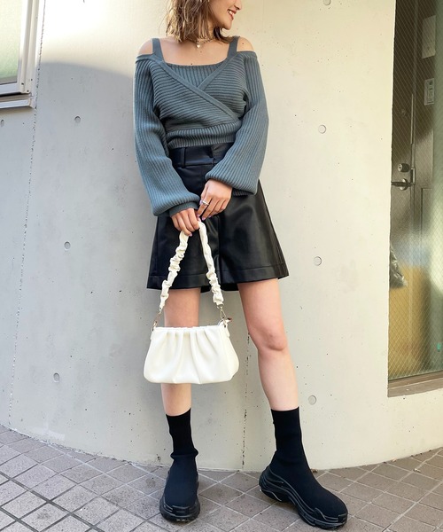 SPIRALGIRL（スパイラルガール）の「ハイウエスト合皮ショートパンツ（その他パンツ・レディース・ブラック/ブラウン/オフホワイト・FREE）」の4枚目の写真