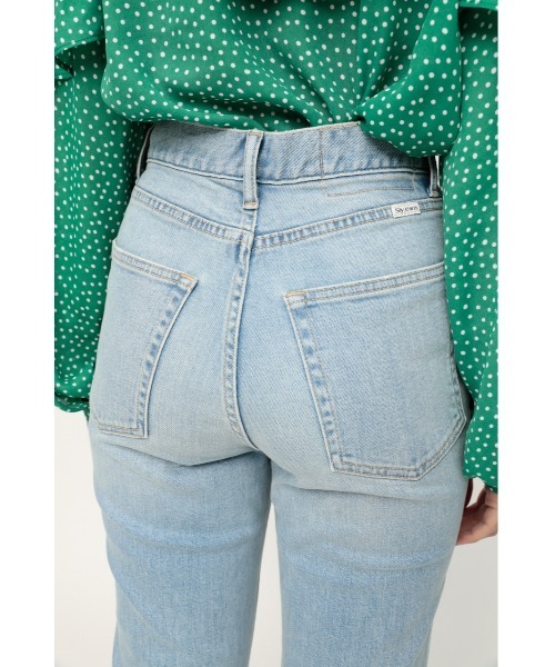 SLY(スライ)の「ROLF PIN TUCK FLARE-C ピンタック フレア デニムパンツ(デニムパンツ・レディース・ライトブルー・24inch/25inch/26inch/23inch)」の8枚目の写真