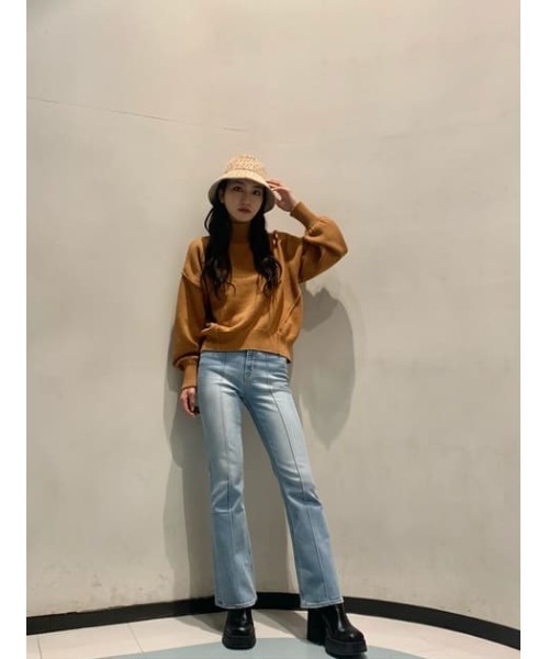 SLY(スライ)の「ROLF PIN TUCK FLARE-C ピンタック フレア デニムパンツ(デニムパンツ・レディース・ライトブルー・24inch/25inch/26inch/23inch)」の20枚目の写真