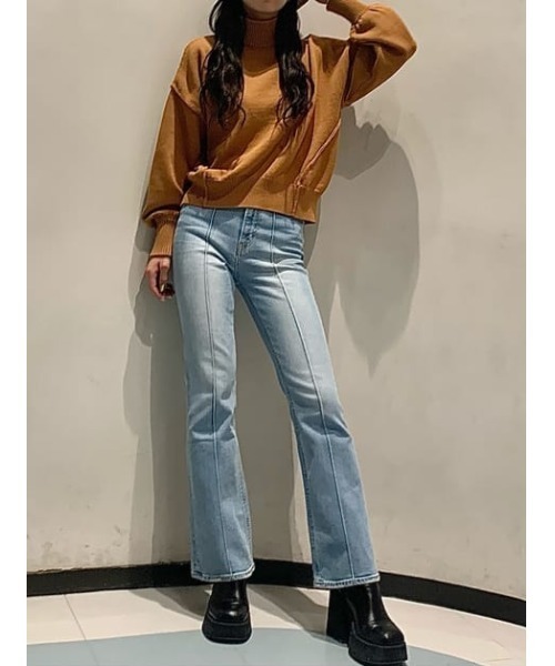 SLY(スライ)の「ROLF PIN TUCK FLARE-C ピンタック フレア デニムパンツ(デニムパンツ・レディース・ライトブルー・24inch/25inch/26inch/23inch)」の19枚目の写真