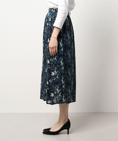 note et silence （ノートエシロンス）の「【 AMB100貨 】リバティシルフローン　サイドタックスカート（スカート・レディース・ブラック/ブルー・FREE）」の9枚目の写真