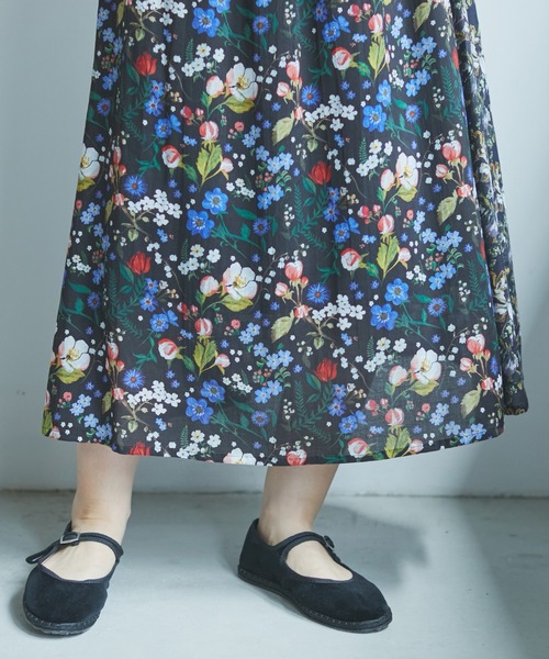 note et silence （ノートエシロンス）の「【 AMB100貨 】リバティシルフローン　サイドタックスカート（スカート・レディース・ブラック/ブルー・FREE）」の3枚目の写真