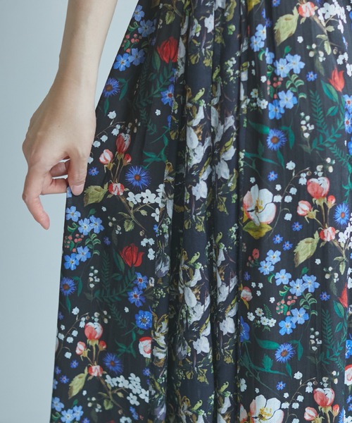 note et silence （ノートエシロンス）の「【 AMB100貨 】リバティシルフローン　サイドタックスカート（スカート・レディース・ブラック/ブルー・FREE）」の14枚目の写真