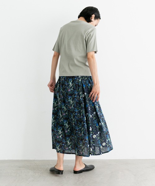 note et silence （ノートエシロンス）の「【 AMB100貨 】リバティシルフローン　サイドタックスカート（スカート・レディース・ブラック/ブルー・FREE）」の8枚目の写真