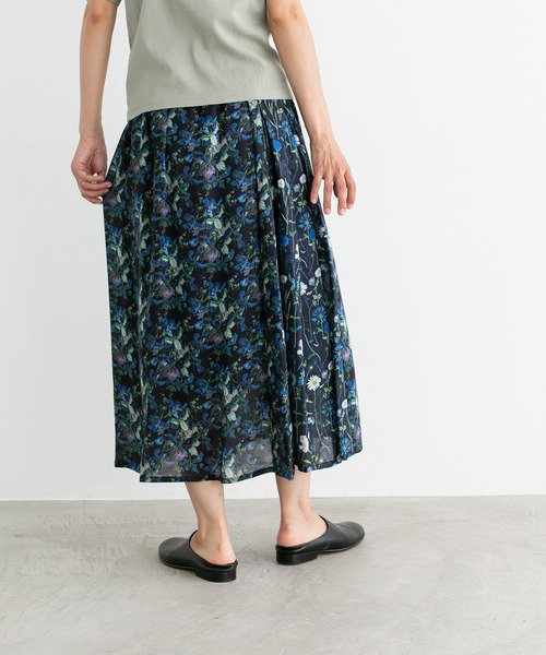 note et silence （ノートエシロンス）の「【 AMB100貨 】リバティシルフローン　サイドタックスカート（スカート・レディース・ブラック/ブルー・FREE）」の6枚目の写真