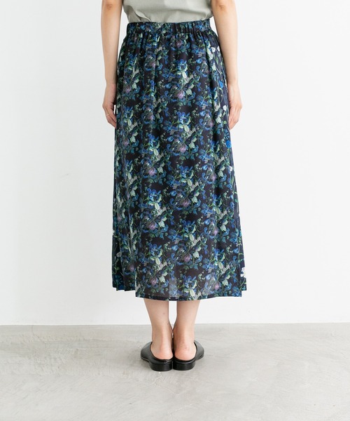 note et silence （ノートエシロンス）の「【 AMB100貨 】リバティシルフローン　サイドタックスカート（スカート・レディース・ブラック/ブルー・FREE）」の4枚目の写真