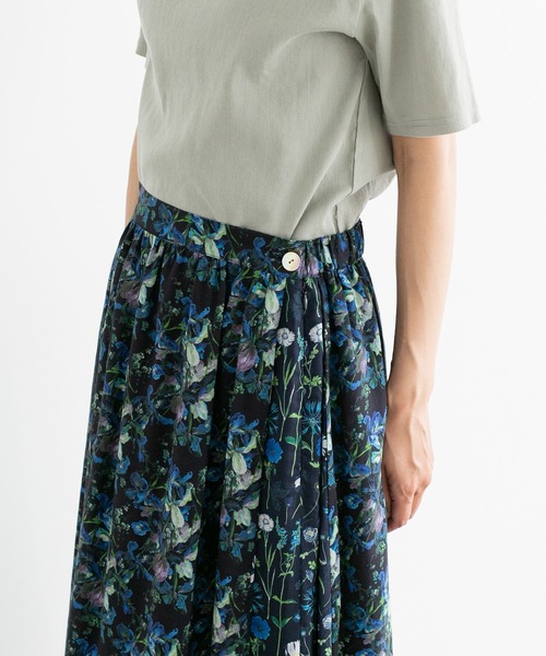 note et silence （ノートエシロンス）の「【 AMB100貨 】リバティシルフローン　サイドタックスカート（スカート・レディース・ブラック/ブルー・FREE）」の13枚目の写真