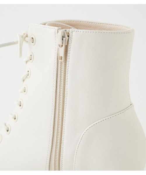 AZUL by moussy（アズールバイマウジー）の「SQUARE TOE LACE UP BOOTS/スクエアトーレースアップブーツ（ブーツ・レディース・ブラック/アイボリー・LARGE/MEDIUM/SMALL）」の4枚目の写真