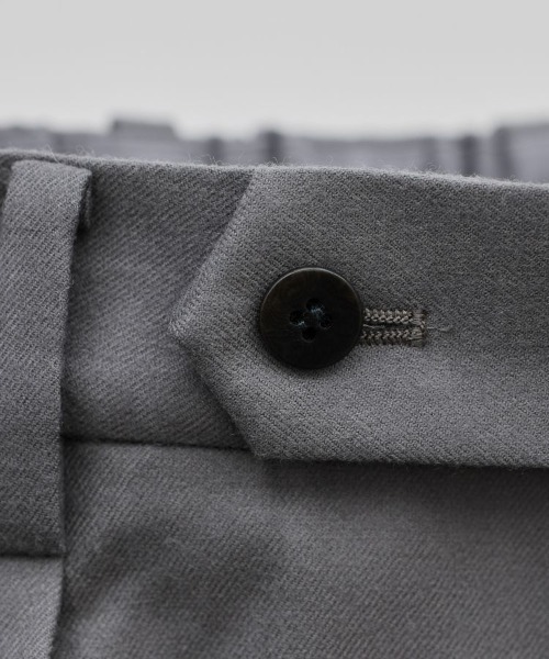 LIDNM（リドム）の「Super100s STRAIGHT TROUSERS（スラックス・メンズ・グレー・SMALL/MEDIUM/LARGE）」の18枚目の写真