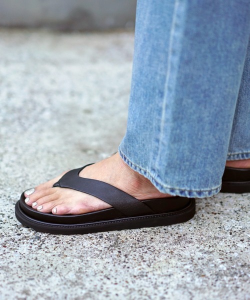 CAMINANDO(カミナンド)の「CAMINANDO(カミナンド) THONG SLIDES /トングサンダル/2216W(サンダル・レディース・オフホワイト/ブラック/ホワイト・5/6/7/8)」の9枚目の写真