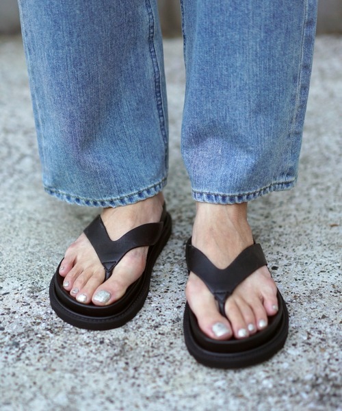 CAMINANDO(カミナンド)の「CAMINANDO(カミナンド) THONG SLIDES /トングサンダル/2216W(サンダル・レディース・オフホワイト/ブラック/ホワイト・5/6/7/8)」の8枚目の写真