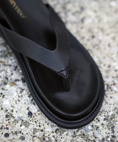 CAMINANDO(カミナンド)の「CAMINANDO(カミナンド) THONG SLIDES /トングサンダル/2216W(サンダル・レディース・オフホワイト/ブラック/ホワイト・5/6/7/8)」の15枚目の写真