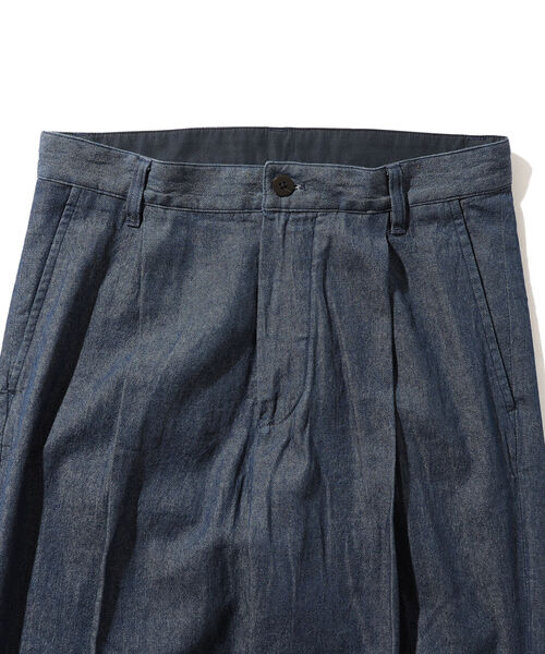 BEAMS LIGHTS（ビームスライツ）の「BEAMS LIGHTS / デニム ディーププリーツ テーパード パンツ（その他パンツ・メンズ・ブラック系その他4/インディゴブルー・SMALL/X-LARGE/MEDIUM/LARGE）」の4枚目の写真