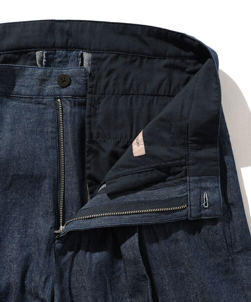 BEAMS LIGHTS（ビームスライツ）の「BEAMS LIGHTS / デニム ディーププリーツ テーパード パンツ（その他パンツ・メンズ・ブラック系その他4/インディゴブルー・SMALL/X-LARGE/MEDIUM/LARGE）」の7枚目の写真