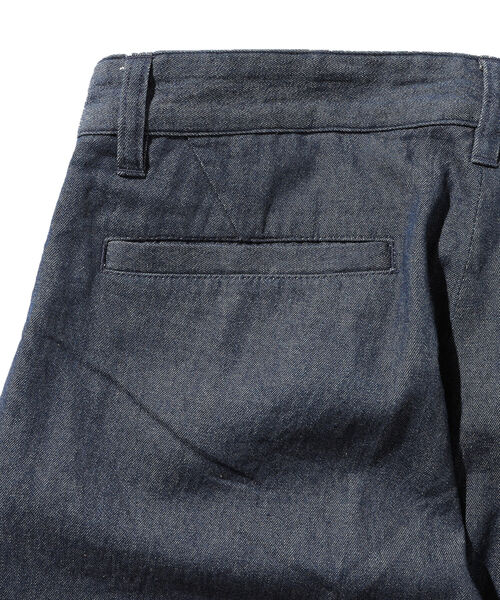 BEAMS LIGHTS（ビームスライツ）の「BEAMS LIGHTS / デニム ディーププリーツ テーパード パンツ（その他パンツ・メンズ・ブラック系その他4/インディゴブルー・SMALL/X-LARGE/MEDIUM/LARGE）」の9枚目の写真