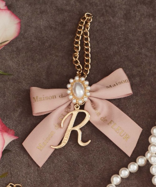 Maison de FLEUR(メゾンドフルール)の「イニシャルリボンパールチャーム(チャーム・レディース・A/C/D/E/F/G/H/I/J/K/L/M/N/R/S/T/Y・FREE)」の14枚目の写真