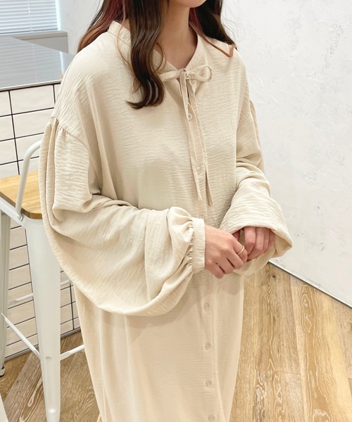 apres jour(アプレジュール)の「袖ボリュームシャツワンピース【ZOZOTOWN限定アイテム】(ワンピース・レディース・グリーン系その他/アイボリー/ブラック・フリー/X-LARGE)」の5枚目の写真
