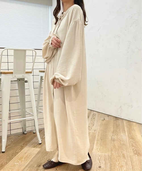 apres jour(アプレジュール)の「袖ボリュームシャツワンピース【ZOZOTOWN限定アイテム】(ワンピース・レディース・グリーン系その他/アイボリー/ブラック・フリー/X-LARGE)」の9枚目の写真