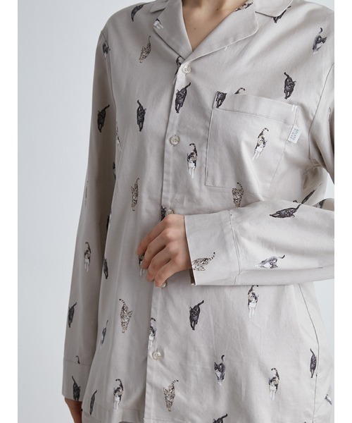 gelato pique（ジェラートピケ）の「【UNISEX】ネコモチーフシャツ（ルームウェア/パジャマ・レディース・ベージュ/ダークグレー・M-L/S-M）」の8枚目の写真
