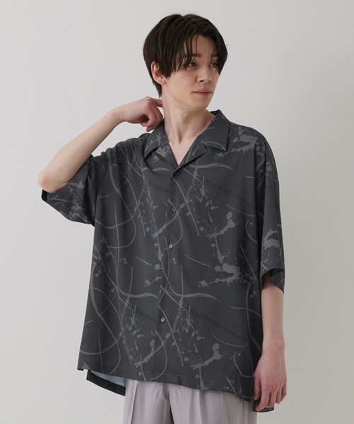 JUNRED(ジュンレッド)の「スプラッシュプリントビッグオープンカラーシャツ(シャツ/ブラウス・メンズ・チャコールグレー/グリーン・S/M/L)」の4枚目の写真