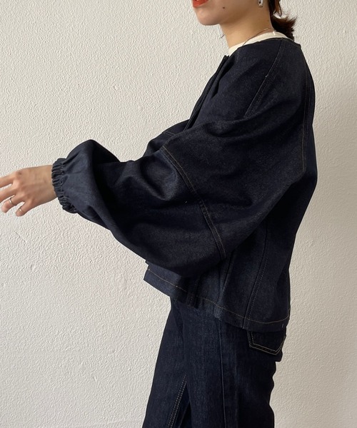 wee9s(ウィークス)の「volume sleeve denim jacket / たっぷりボリュームスリーブデニムジャケット(デニムジャケット・レディース・ブラック/ネイビー・FREE)」の5枚目の写真