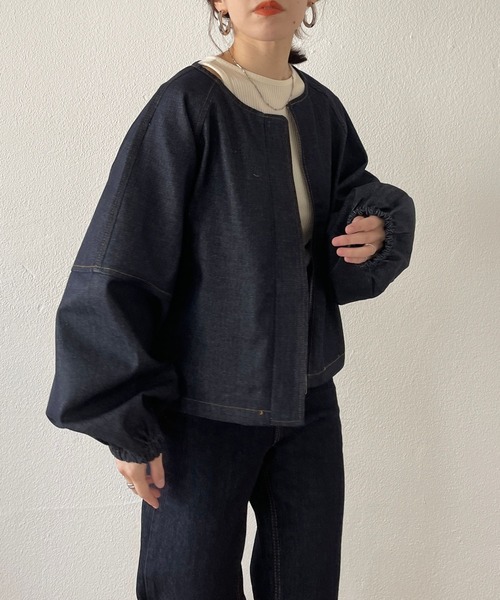 wee9s(ウィークス)の「volume sleeve denim jacket / たっぷりボリュームスリーブデニムジャケット(デニムジャケット・レディース・ブラック/ネイビー・FREE)」の14枚目の写真