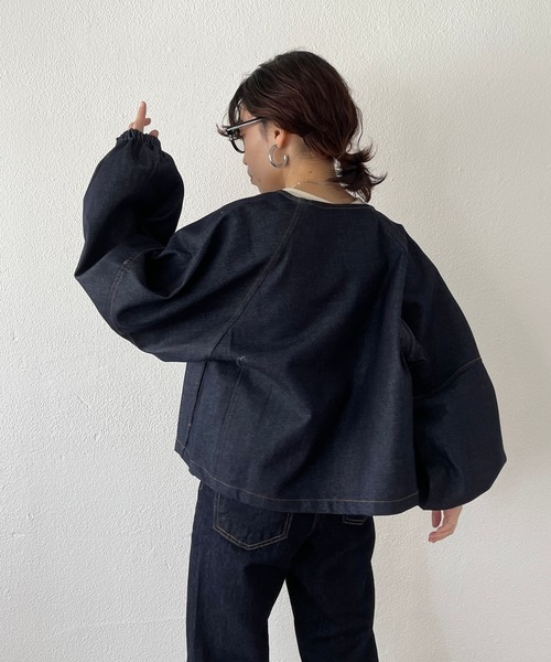 wee9s(ウィークス)の「volume sleeve denim jacket / たっぷりボリュームスリーブデニムジャケット(デニムジャケット・レディース・ブラック/ネイビー・FREE)」の17枚目の写真