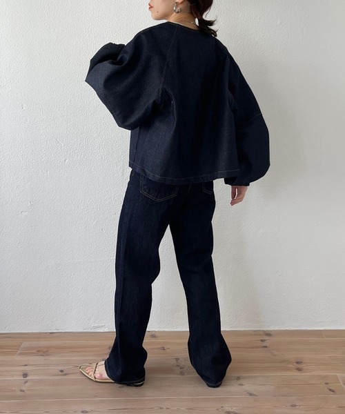 wee9s(ウィークス)の「volume sleeve denim jacket / たっぷりボリュームスリーブデニムジャケット(デニムジャケット・レディース・ブラック/ネイビー・FREE)」の6枚目の写真