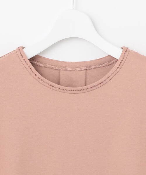 J.PRESS(ジェイプレス)の「【UVケア・接触冷感】コンパクトコットンスムース タックスリーブ カットソー(Tシャツ/カットソー・レディース・ホワイト系/グレー系/ベージュ系/ネイビー系/ブルー系/ピンク系・MEDIUM/LARGE)」の21枚目の写真