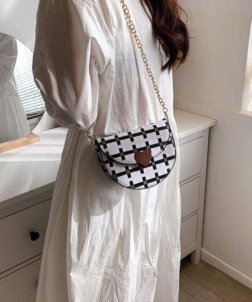 Pochi Pouch(ポチポーチ)の「Pochi Pouch/ハート チェック柄 ミニ チェーンショルダー(ショルダーバッグ・レディース・ホワイト×ブラック/ホワイト×グリーン・FREE)」の12枚目の写真