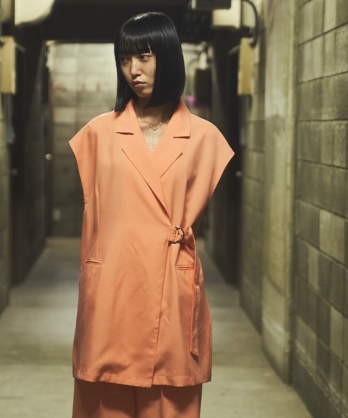 VACANCY（ヴァカンシー）の「セットアップバッククロスベルトジレ