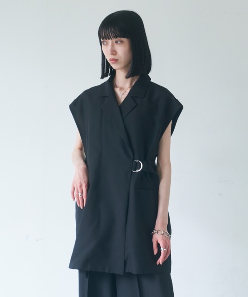 VACANCY（ヴァカンシー）の「セットアップバッククロスベルトジレ