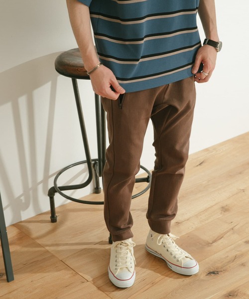 ITEMS URBANRESEARCH(アイテムズ アーバンリサーチ)の「ボンディングジョグパンツ(スウェットパンツ・メンズ・ライトグレー/ブラック/ブラウン・MEDIUM/LARGE)」の1枚目の写真