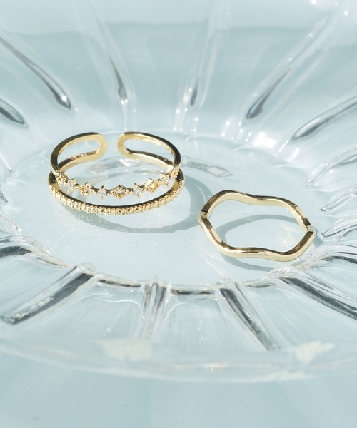 Phoebe（フィービィー）の「【サイズ調整可能】フェミニンプレイスドビジューセットリング（リング・レディース・イエローゴールド/ピンクゴールド・FREE）」の3枚目の写真