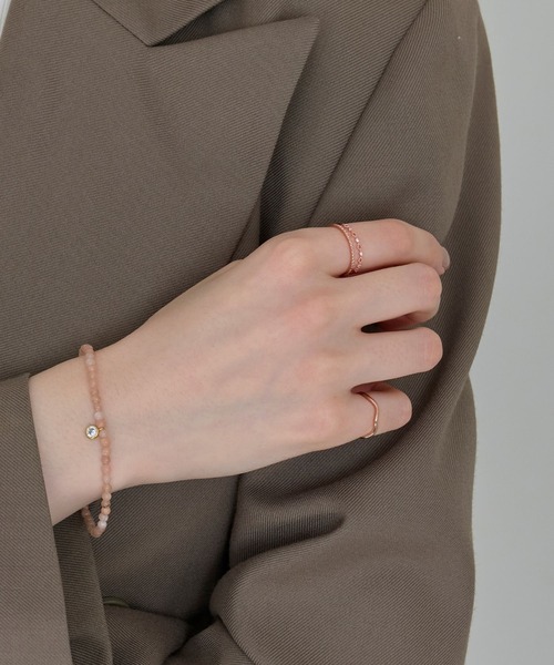 Phoebe(フィービィー)の「【サイズ調整可能】フェミニンプレイスドビジューセットリング(リング・レディース・イエローゴールド/ピンクゴールド・FREE)」の4枚目の写真