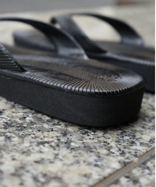 乱痴気(ランチキ)の「V.I.C classic rubber sandal(サンダル・メンズ・ブラック/ベージュ・FREE)」の19枚目の写真