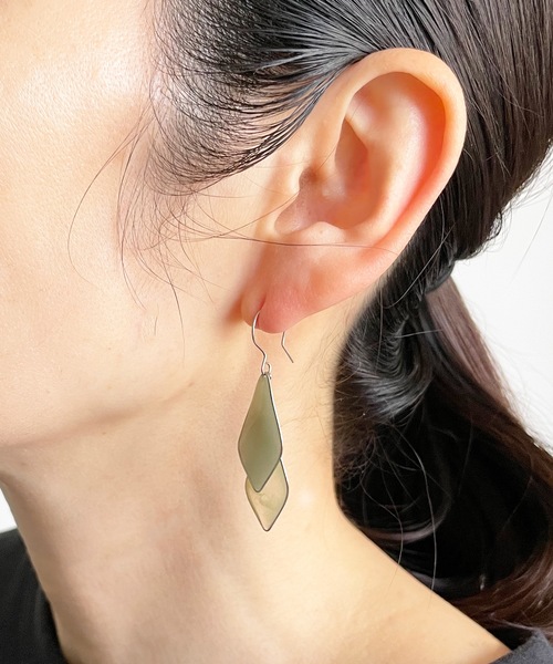 The Rule(ザルール)の「The Rule ザルール:Leaf double hook pierced earring:2連リーフフックピアス(ピアス(両耳用)・レディース・ブラウン/グレー/クリア/オフホワイト・FREE)」の9枚目の写真