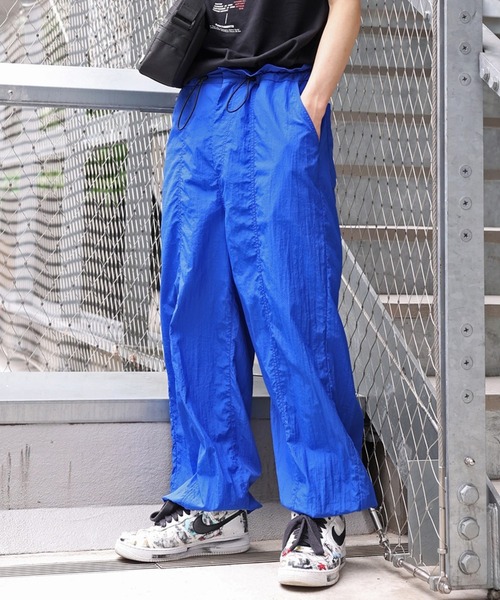 NUN（エヌユーエヌ）の「ＮＵＮ ナイロンパンツ（その他パンツ・レディース・ブラック/オフホワイト/ブルー・MEDIUM/LARGE）」の3枚目の写真