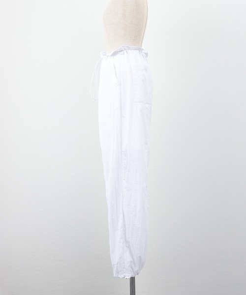 NUN（エヌユーエヌ）の「ＮＵＮ ナイロンパンツ（その他パンツ・レディース・ブラック/オフホワイト/ブルー・MEDIUM/LARGE）」の11枚目の写真