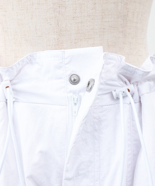 NUN（エヌユーエヌ）の「ＮＵＮ ナイロンパンツ（その他パンツ・レディース・ブラック/オフホワイト/ブルー・MEDIUM/LARGE）」の15枚目の写真